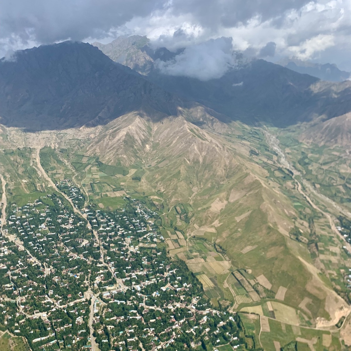 Афганские летчики и другие беженцы в Таджикистан и из него
